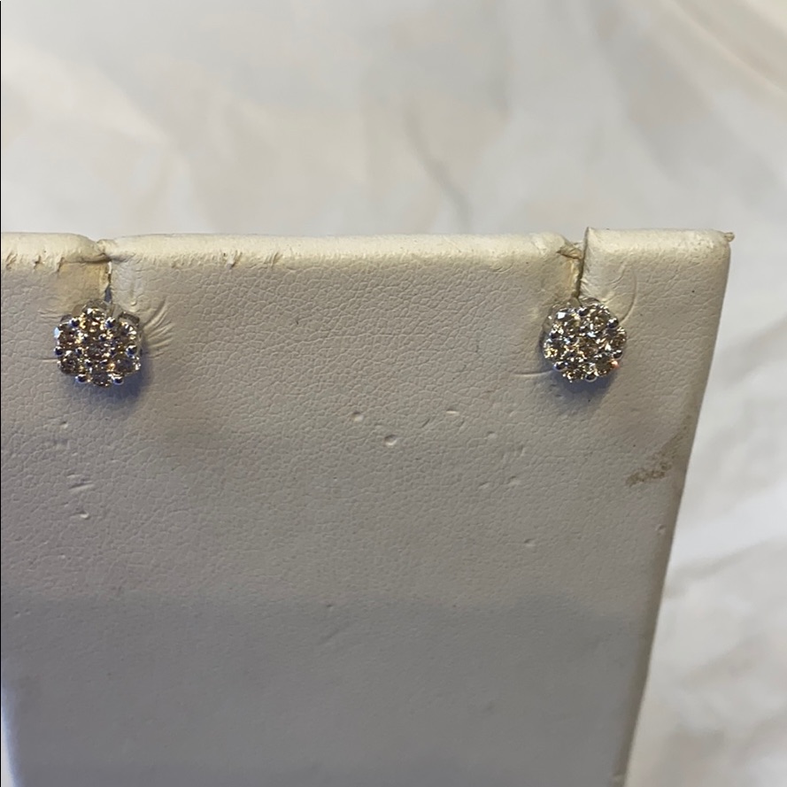 14k White Gold Diamonds Earrings